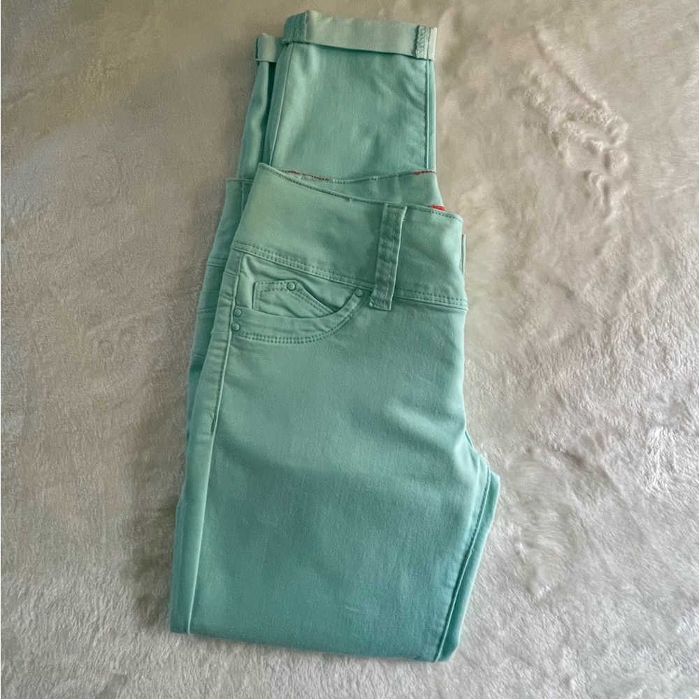 YMI 3-BUTTON WANNABETTABUTT SKINNY JEANS (7) Excellent Condition! - Picture 5 of 6